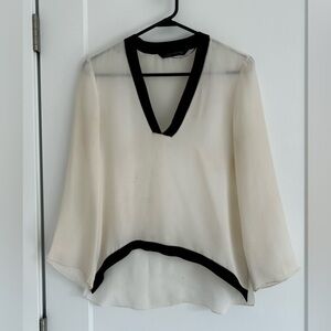 Whit and black Zara top